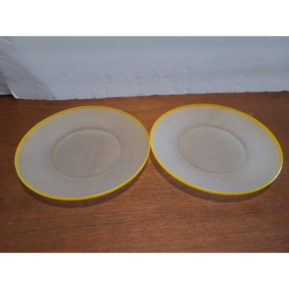 ANCHOR HOCKING VINTAGE 8 in. Frosted Glass Plate Set 2 With Yellow Rim